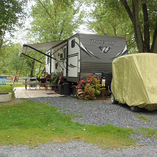 Waterfront RV Sites 30/50 AMP Electric/Water/Sewer/Wi-Fi (Full Hook up):